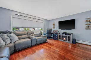 413 N Broadway, Lindenhurst, NY 11757 - Photo 4