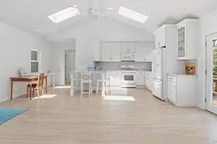 32 Red Creek Rd, Hampton Bays, NY 11946 - Photo 10