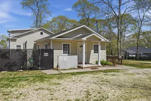 32 Red Creek Rd, Hampton Bays, NY 11946 - Photo 18