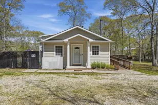 32 Red Creek Rd, Hampton Bays, NY 11946 - Photo 6