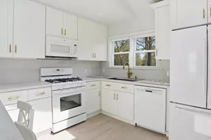 32 Red Creek Rd, Hampton Bays, NY 11946 - Photo 12