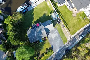 24 Biltmore Ave Ext, Oakdale, NY 11769 - Photo 6