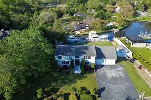 24 Biltmore Ave Ext, Oakdale, NY 11769 - Photo 18