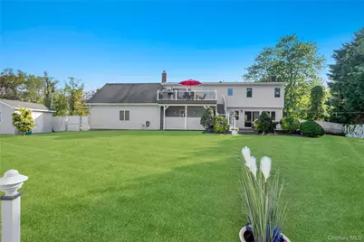 24 Biltmore Avenue Extension, Oakdale, NY 11769 - Photo 16
