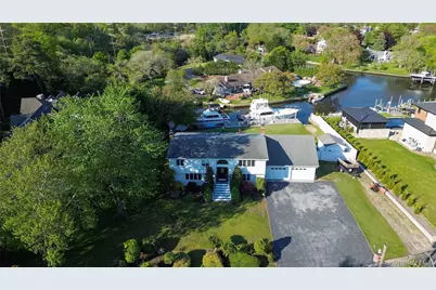 24 Biltmore Avenue Extension, Oakdale, NY 11769 - Photo 8