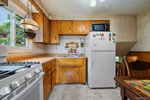 3836 Windsor Dr, Bethpage, NY 11714 - Photo 12