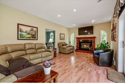 24 Muscoot Road E, Mahopac, NY 10541 - Photo 10