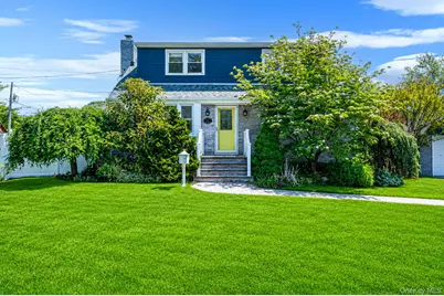 6 Lake Avenue, Merrick, NY 11566 - Photo 2