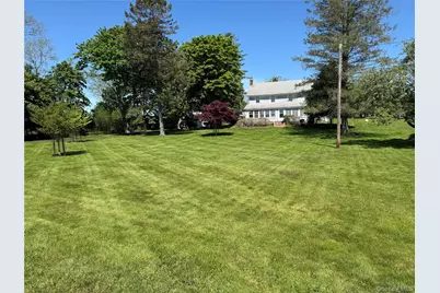 1055 Oregon Road, Mattituck, NY 11952 - Photo 2