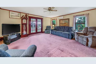 1055 Oregon Road, Mattituck, NY 11952 - Photo 16