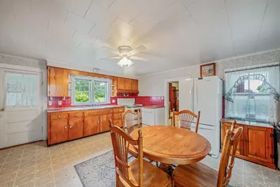 1055 Oregon Road, Mattituck, NY 11952 - Photo 8