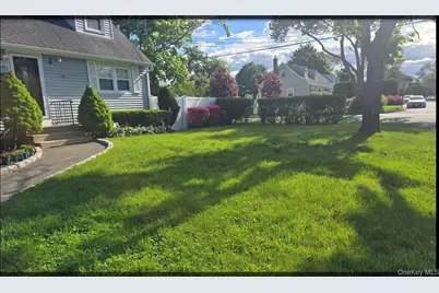 33 Hilliard Avenue, Central Islip, NY 11722 - Photo 2