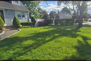 33 Hilliard Ave, Central Islip, NY 11722 - Photo 2