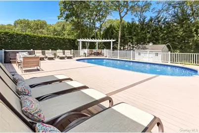 18 Squires Avenue, East Quogue, NY 11942 - Photo 6