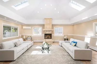 27 Bay Avenue W, Hampton Bays, NY 11946 - Photo 2
