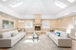 27 Bay Ave W, Hampton Bays, NY 11946 - Photo 2