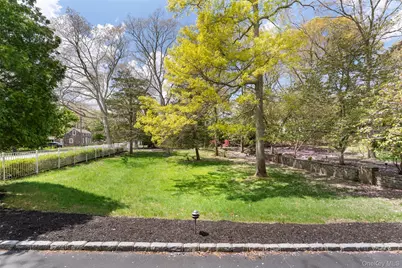 27 Bay Avenue W, Hampton Bays, NY 11946 - Photo 36