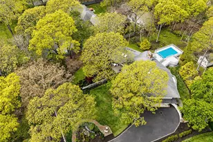27 Bay Ave W, Hampton Bays, NY 11946 - Photo 48