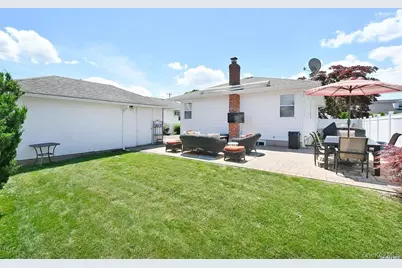 91 Pollok Place, Hicksville, NY 11801 - Photo 22