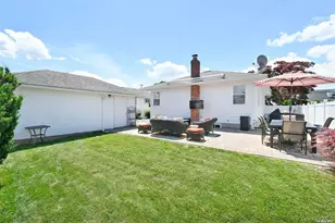 91 Pollok Pl, Hicksville, NY 11801 - Photo 22
