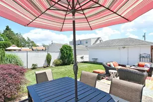 91 Pollok Pl, Hicksville, NY 11801 - Photo 20