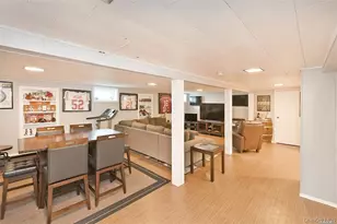 91 Pollok Pl, Hicksville, NY 11801 - Photo 14