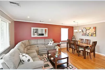 91 Pollok Place, Hicksville, NY 11801 - Photo 4