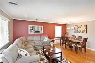 91 Pollok Pl, Hicksville, NY 11801 - Photo 4