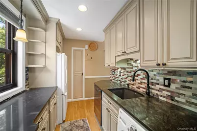 58-48 246th Crescent #Upper, Douglaston, NY 11362 - Photo 4