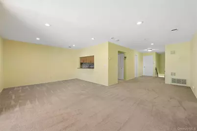 86 W Cambridge Drive W #86, Copiague, NY 11726 - Photo 8