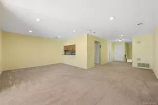 86 W Cambridge Dr W, Copiague, NY 11726 - Photo 8