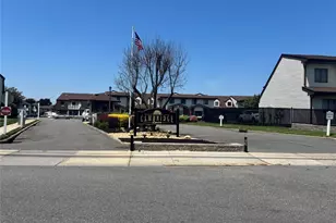 86 W Cambridge Dr W, Copiague, NY 11726 - Photo 8