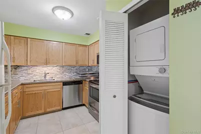 86 W Cambridge Drive W #86, Copiague, NY 11726 - Photo 26