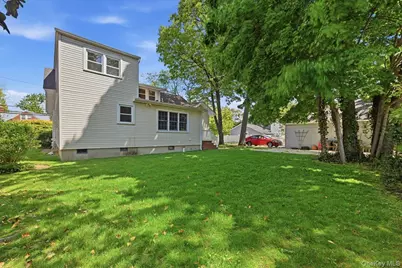 176 Wright Avenue, Malverne, NY 11565 - Photo 40