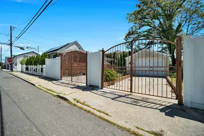 105 Claridge Avenue, Elmont, NY 11003 - Photo 4