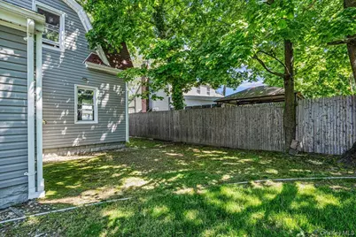 42 Willow Avenue, Freeport, NY 11520 - Photo 6