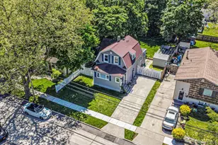 42 Willow Ave, Freeport, NY 11520 - Photo 2