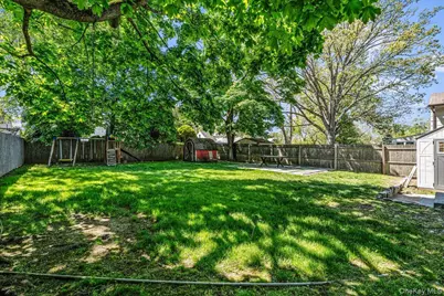 42 Willow Avenue, Freeport, NY 11520 - Photo 4