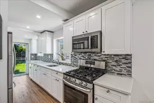 42 Willow Ave, Freeport, NY 11520 - Photo 14