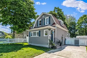 42 Willow Ave, Freeport, NY 11520 - Photo 2
