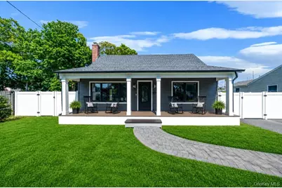 11 Lakewood Avenue, Ronkonkoma, NY 11779 - Photo 2