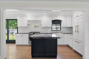 11 Lakewood Ave, Ronkonkoma, NY 11779 - Photo 14