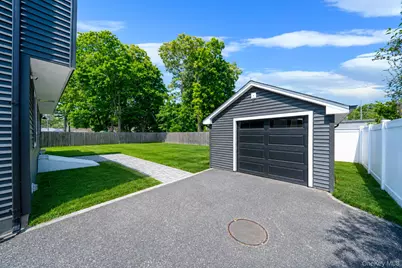 11 Lakewood Avenue, Ronkonkoma, NY 11779 - Photo 8