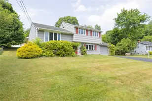 23 Lark St, Pearl River, NY 10965 - Photo 2