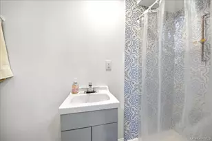 709 Logan Ave, Bronx, NY 10465 - Photo 20