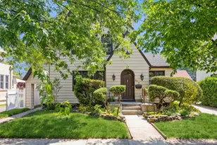 4 May Ct, West Hempstead, NY 11552 - Photo 2