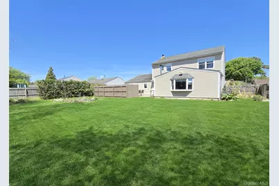 67 Sequoia Way, Holbrook, NY 11741 - Photo 2