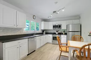 34 Village Green, Bardonia, NY 10954 - Photo 6