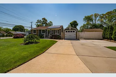 8 Oswego Drive, Bay Shore, NY 11706 - Photo 2