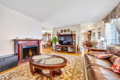 2 Wellesley Lane, Hicksville, NY 11801 - Photo 8